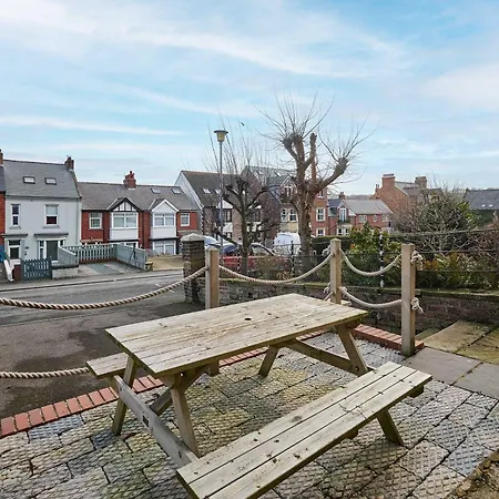 Host & - Park Terrace Whitby